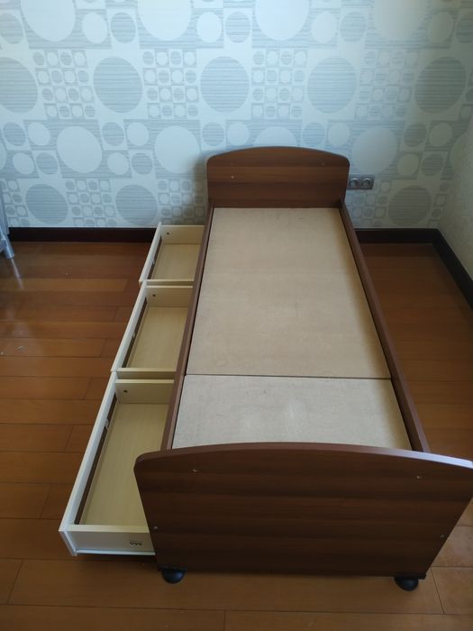 Детская кровать с матрасом