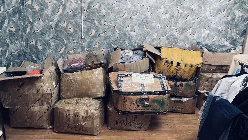 Одежда корея оптом + полки, стелажи, вешалки