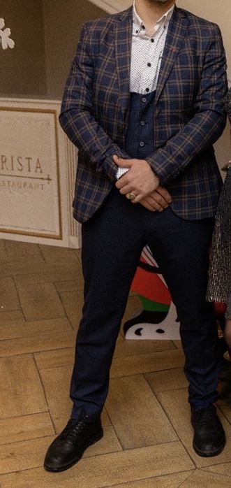 Продам костюм-тройка