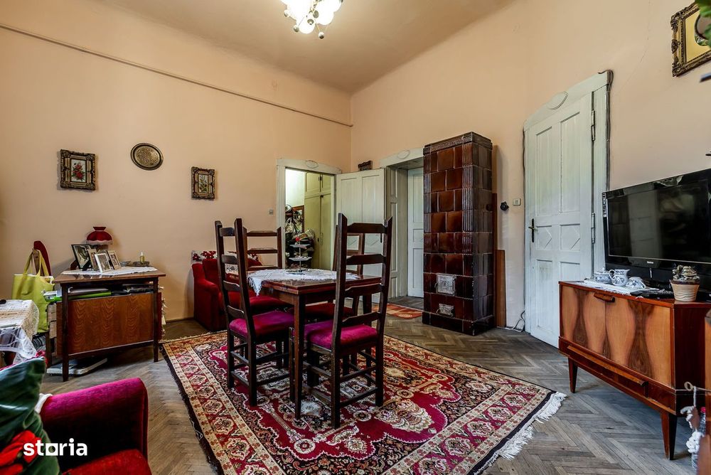 Apartament cu 4 camere si terasa si curte proprie, langa primarie