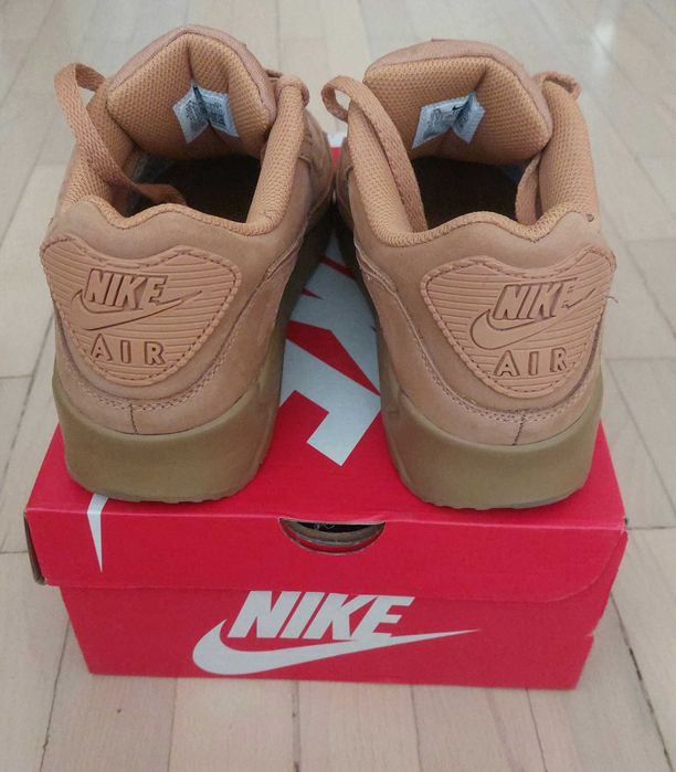 NIKE AIR MAX 9O Premium Winter Track 3