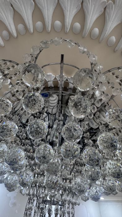 Продам хрустальную люстру