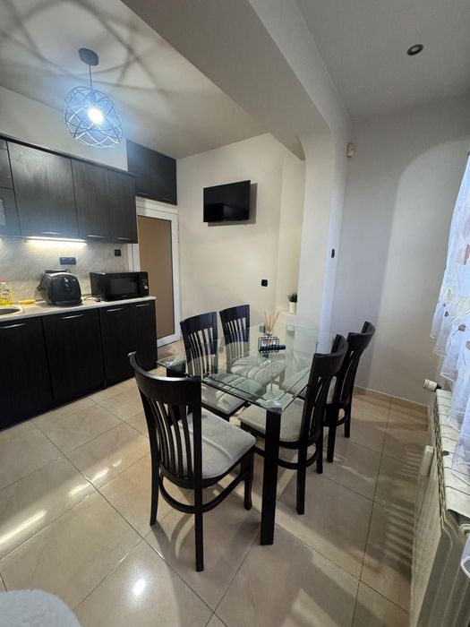 Дава се под наем Двустаен апартамент в София, Толстой - 65 кв.м за 690 € - Снимка #1