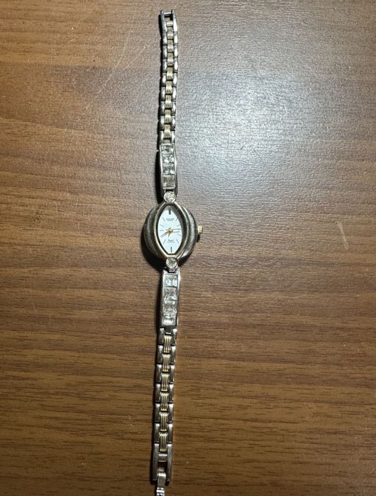 Ж е н с к и е часы OMAX