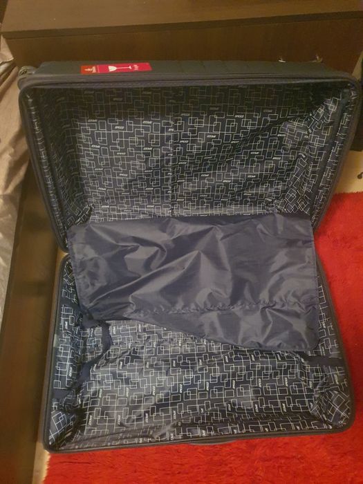 Нов голям Куфар с два ципа