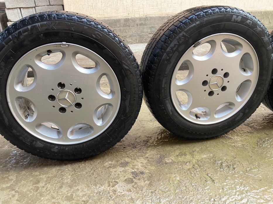 Продам зимние шины с дисками.