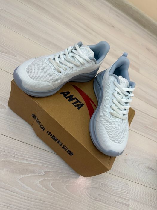 Продам новые кроссовки ANTA
