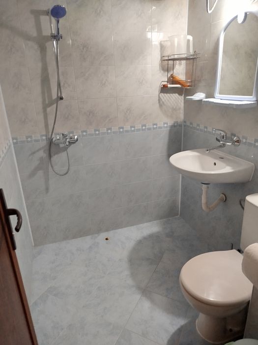 Давам под наем двустаен апартамент в славейков