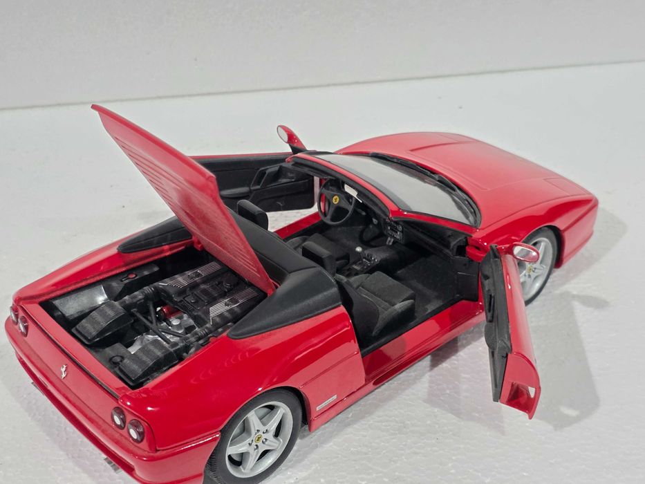 Macheta Auto 1/18 UT Models Ferrari F355 Spider