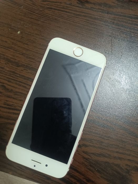 iPhone 6 s чисто нов