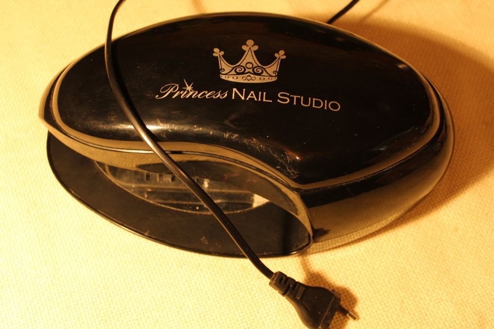 UV лампа за маникюр