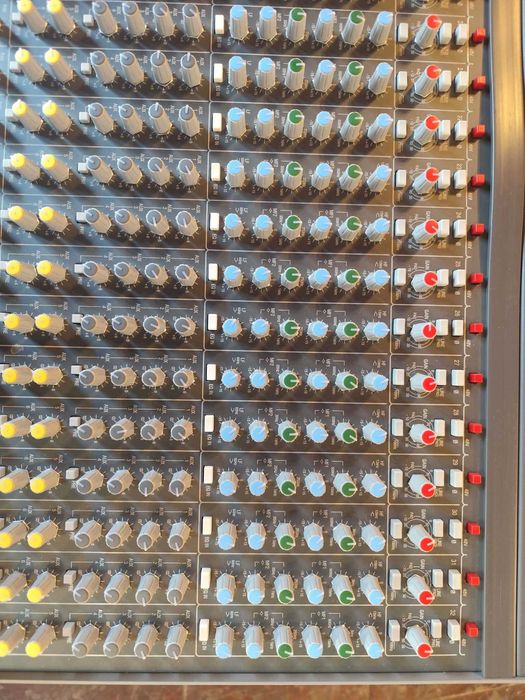 Смесителен пулт ALLEN HEATH GL 2200-32/4/2 + кейс