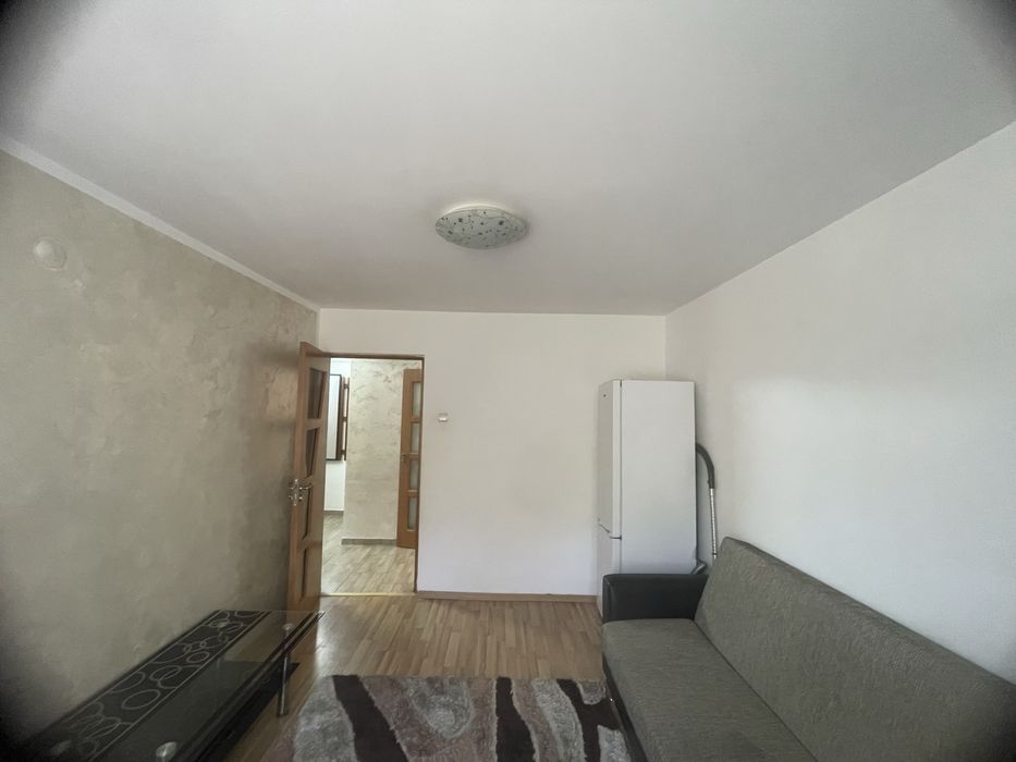 Inchiriez apartament 2 camere decomandat