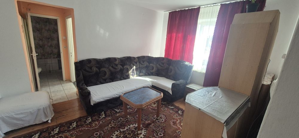 Închiriez apartament