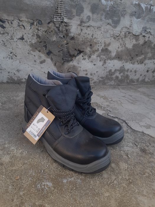 Продаётся спецобувь