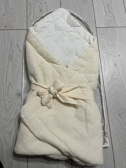 Конверт на выписку и одежда для девочки