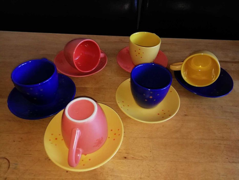 сервиз от 12 части. Чашки с чинийки