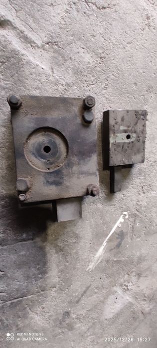 Зомок для гаража