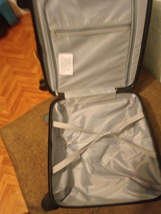 Продам почети новый чемодан