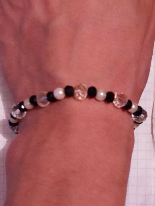 Браслет из бусин на руку