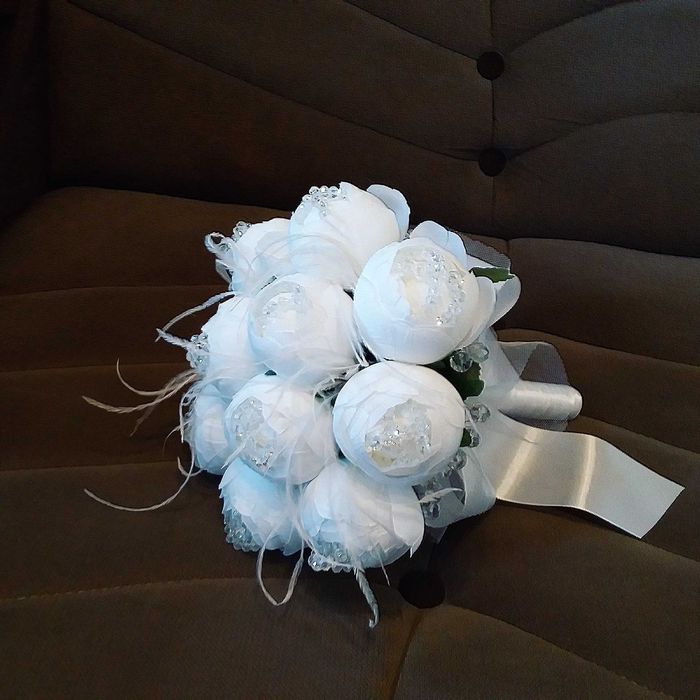 Свадебный букет невесты и бутоньерка..