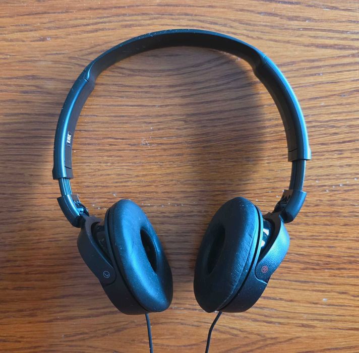 Casti audio Sony cu fir mufa jack si comanda pe fir. Ca noi. Pret bun