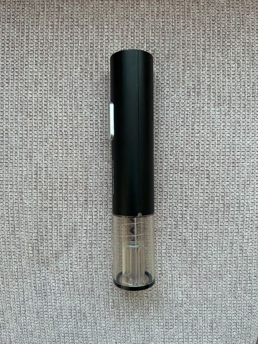 Електрически тирбушон за вино, работещ с батерии