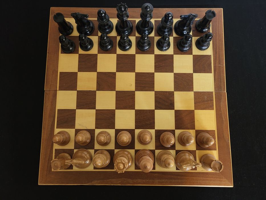 #2 Стар дървен шах