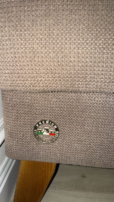 Продаётся диван.