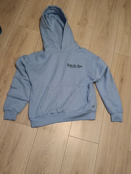 Hanorac cu glugă fete mărimea XS. La 50 lei.