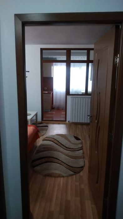 Închiriez garsoniera