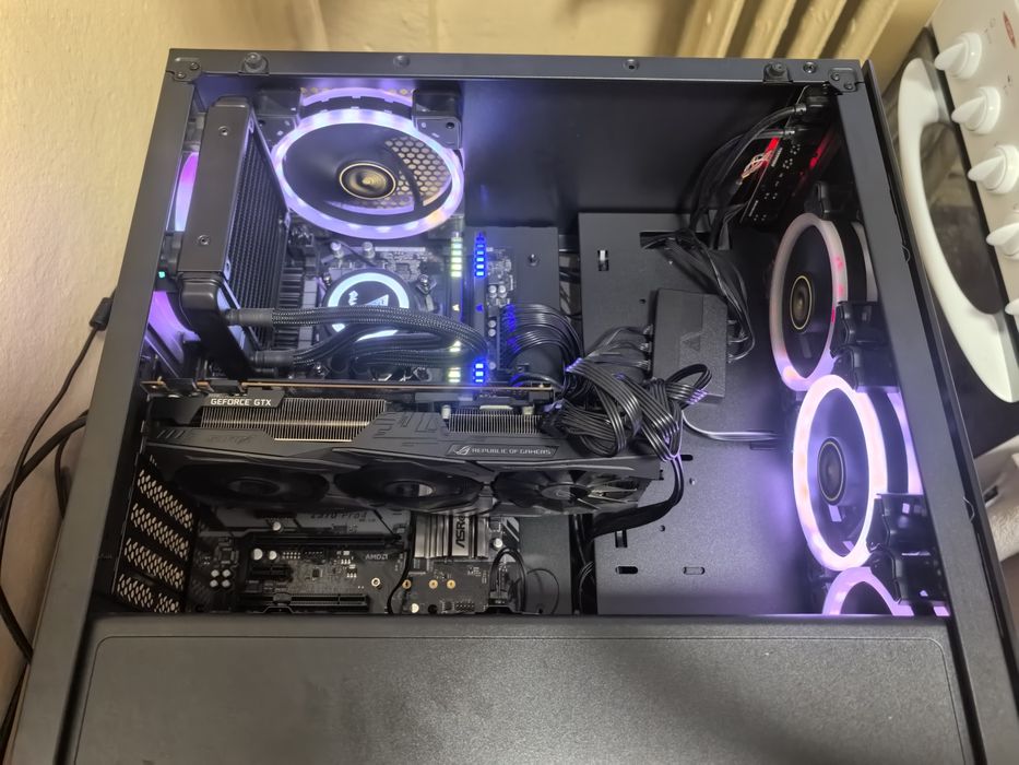 Calculator gaming complet i7 9700k gtx 1080ti schimb cu leptop de gami