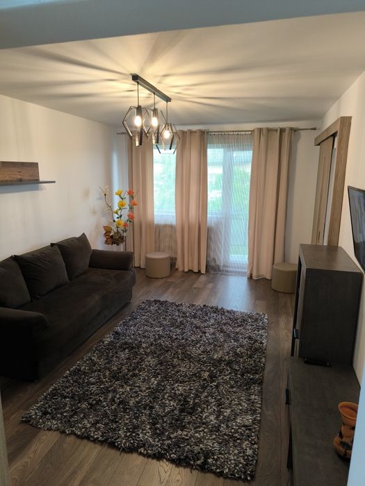 APARTAMENT de închiriat