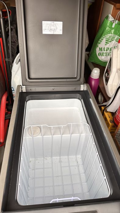 Продавам хладилна чанта на Дометик Dometic