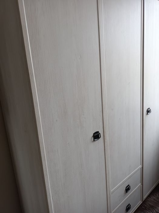 Продаю спальный гарнитур