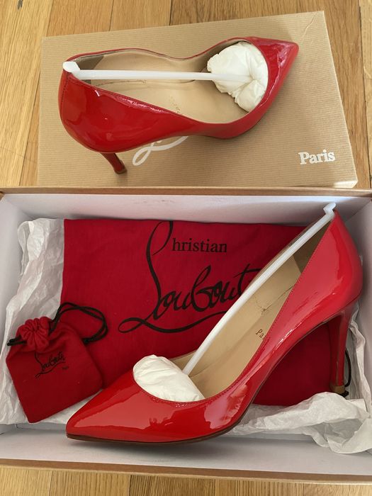 Красные лаковые туфли Louboutin