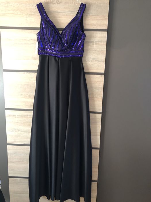 Vând rochițele din imagine