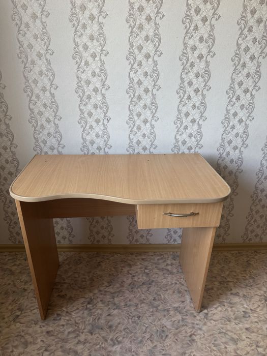 Продам стол для компьютера