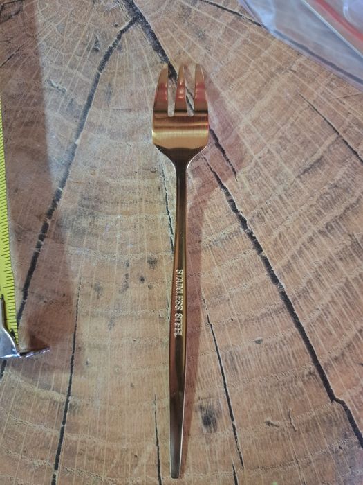 6 бр. десертни вилици,златни вилички