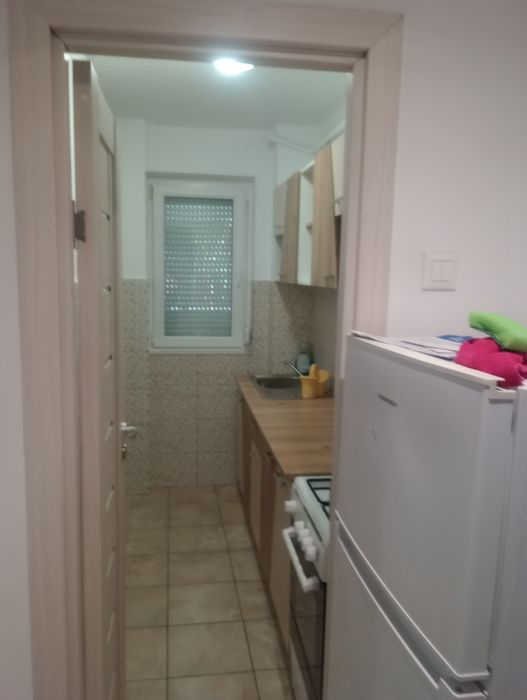 Închiriez apartament cu 3 camere