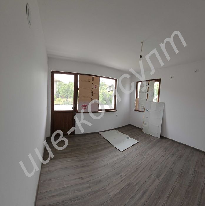 Етаж от къща след основен ремонт, гр. Дебелец