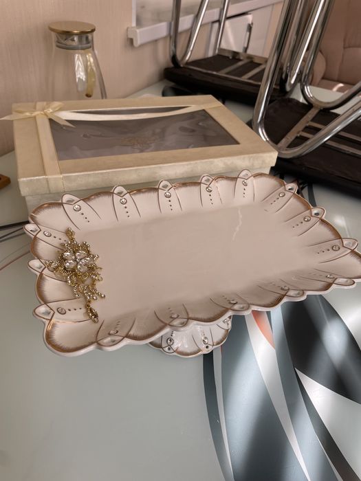 Ваза с золотой оправой