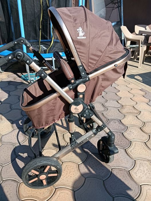 Vând cărucior si tricicleta