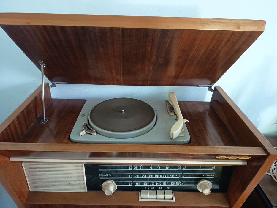 Vintage radiogramă sovietică OPA cu pick-up pentru discuri vinil – Funcțională