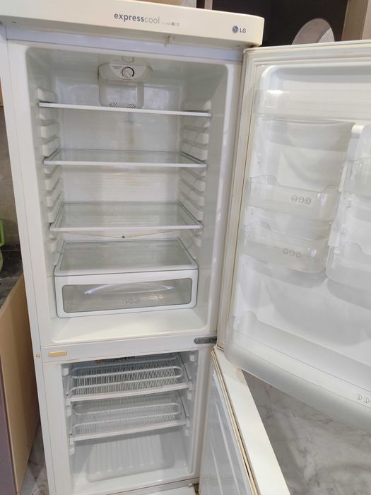 Холодильник с морозильником LG