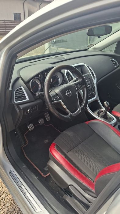 Opel Astra Sports Tourer 2015