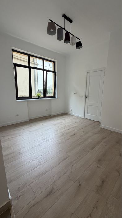 Vand garsoniera la PARTER - str Mantuleasa nr.3, Buc NOU RENOVATA