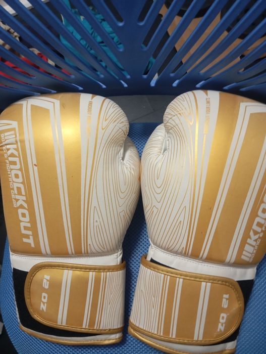 Mănuși box knockout folosite