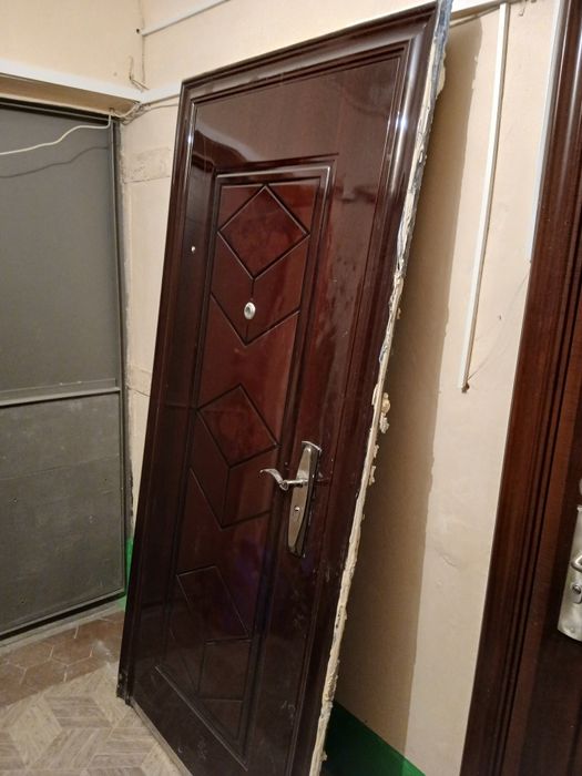 Продам входную дверь