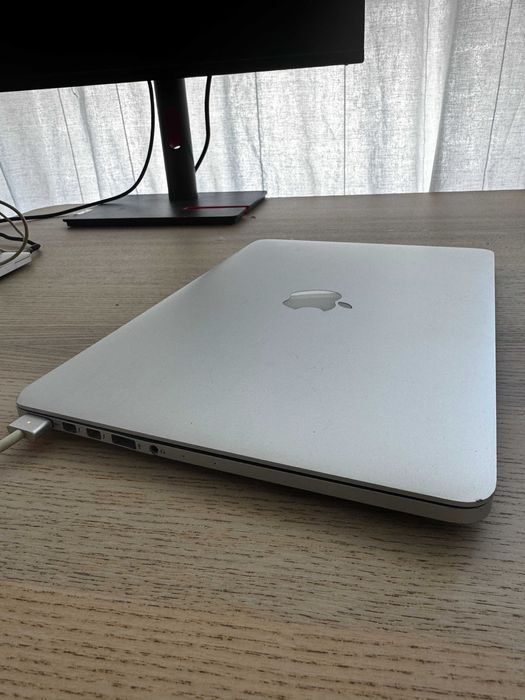 MacBook Pro 13” Retina (2015) – i5 / 8GB / SSD – с оригинално зарядно